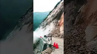 📍accident Massive Landslide on Hills🙏 | Heavy Rain Alert⚠️ #accidentnews #disaster #caraccident