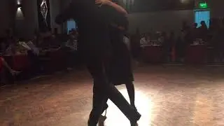 Kersten y Ruth Schagemann bailan un Tango 