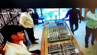 Robbery at Pethe Jewellers, Kothrud, Pune Viaral video