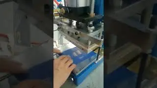 Table top pneumatic hot stamp machine