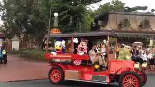 Magic Kingdom's Rainy Day Calvicade