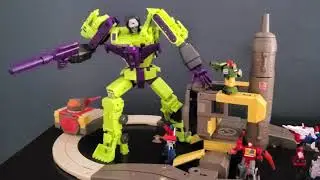 Transformers Omega Supreme vs. Devastator