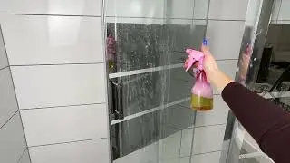 Hartn&auml;ckiger Kalk in der Dusche? Dieser 0&euro; Trick l&ouml;st alles auf!