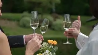 The taste of Normandy from Art Catering Oyster bar by the pool. &laquo;Chateau de Villers Bocage&raquo;