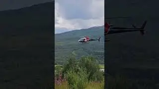 Низко летающий вертолет 🚁 🇳🇴