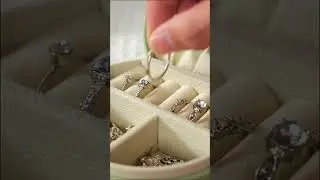 Compact Travel Jewelry Box: Perfect for Organizing Your Accessories