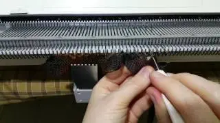 Machine knitting technique: Cast-on with ribbon yarn