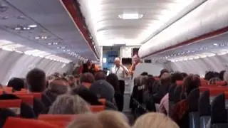 Капитан Фил Шоу на Easyjet готов к вылету из Корфу, Каподистрия