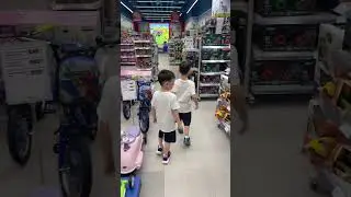 Elias and Matias in mall buying gifts #toys #toysforkids #gamer #games #kidsvideo #viral