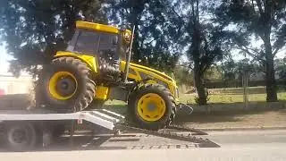 Tractor Pauny Entregado por Cignoli Hnos. Empresa AMRRI SRL - Familia Ripari