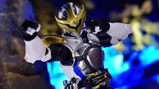 S.H. Figuarts Shinkoucchou Seihou Kamen Rider IXA Save/Burst Mode Review