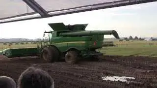 John Deere Intro 2013 - Combine Tracks vs Tires Demo Part 1