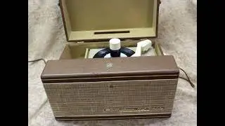 RESTORED VINTAGE 1957 RCA MODEL 8HF45P ORTHOPHONIC HIGH FIDELITY 45 RPM RECORD PLAYER