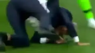 Tecnico TITE do Brasil cai durante comemoracao na Copa da Russia
