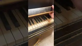 opening this piano loading screen