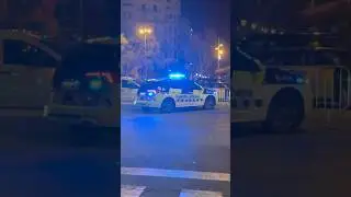 🚨 SPANISH POLICE BLOCKS ROAD - GUARDIA URBANA BARCELONA URGENCIA #barcelona #police #policecars