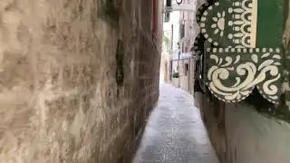 WALKING IN MONOPOLI