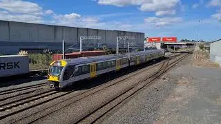DL 9377 On a Port train to Wiri
