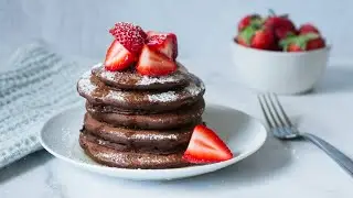 Whole Wheat Cacao Chocolate Pancakes (Vegan! 5 ingredients!)