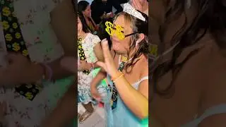 Amiga impressionada com performance da debutante na pista :) #debutantes #15anos #festa #dan&ccedil;a #dj