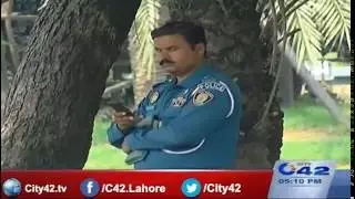 Traffic wardens of Lahore busy in sleeping during duty time