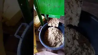 Ginger crushing machine