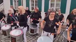 TAM-kob&aacute; Sambapercussion beim Stadtfest Aichach 2025
