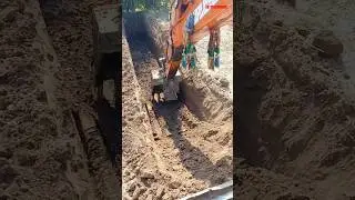 Excavator digging foundation line #shorts #ExcavatorWork #HeavyMachinery