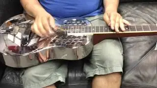 Squareneck anspielen in Prag