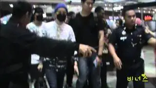 150604 BTS (방탄소년단) Arrival in Malaysia (fancam)