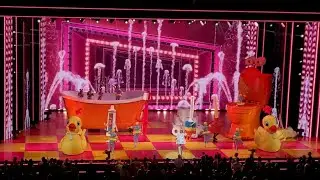 Katy Perry - California Gurls + Waking Up In Vegas [Live Resorts World Theatre / Las Vegas] 11.03.23