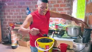 En mis desayunos me gusta comer un molloco de platano con huevo y ensalada de aj&iacute;