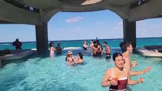 Wonder of the seas Royal beach club 5613359459 Luxury travel by Valentina