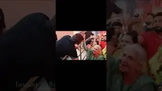takes blessings from an elderly lady&nbsp; 😘❤️ salman khan 😎