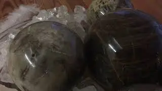 Geheimnisvoller schwarzer Mondstein