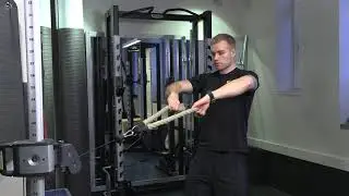 Facepull, st&aring;ende, n&oslash;ytralt grep