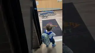 Toddler Walks Into School Alone, Then Hugs Dad 💖