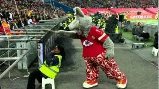 Kansas City Chiefs Mascot Scares Security Guard! | Chiefs vs. Lions | NFL