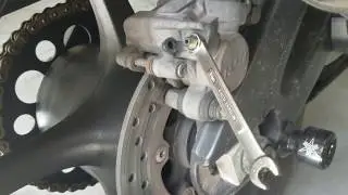 How to bleed your brakes! (2005 Yamaha R6)