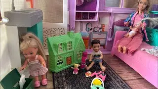 Family Bedtime with Barbie & Ken 💤👨&zwj;👩&zwj;👧 Babysitter Adventure time! 👶💖