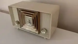 Plaza Ivory and Gold 1957 Bulova Model 300 Vacuum Tube AM Radio Near Mint Condition and