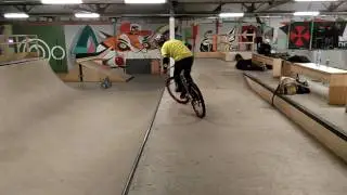 MTB Flow Waalhalla half-pipe