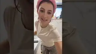 Ruivinha muito linda passando creme no rosto e arrumando o cabelo - Part 3/4 🔥🔥🔥