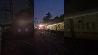DANGER TRAIN MOMENT  3 TRAIN AT THE SAME TIME🤯🤯 HORRIBLE SCENE  #trainvideo #trending #trainaccident
