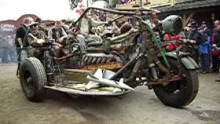 Gr&ouml;&szlig;tes Motorrad mit einem Panzermotor