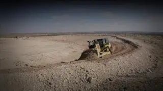 Cat&reg; D7 Dozer Using Grade Technology