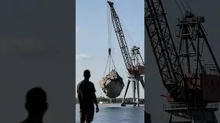 ARROJANDO ROCAS M&Aacute;S Y M&Aacute;S GRANDES AL AGUA #humor #shortsviral #memes