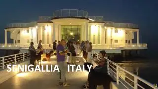 Senigallia , Passeggiata serale per i ristoranti vicino alla Rotonda a Mare. Marche Italy