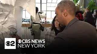 Jersey City artist holds hands-on workshop for students from Philadelphia