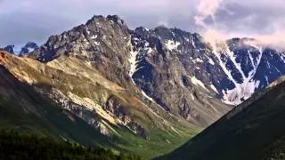Driving through Alaska Mountain Ranges